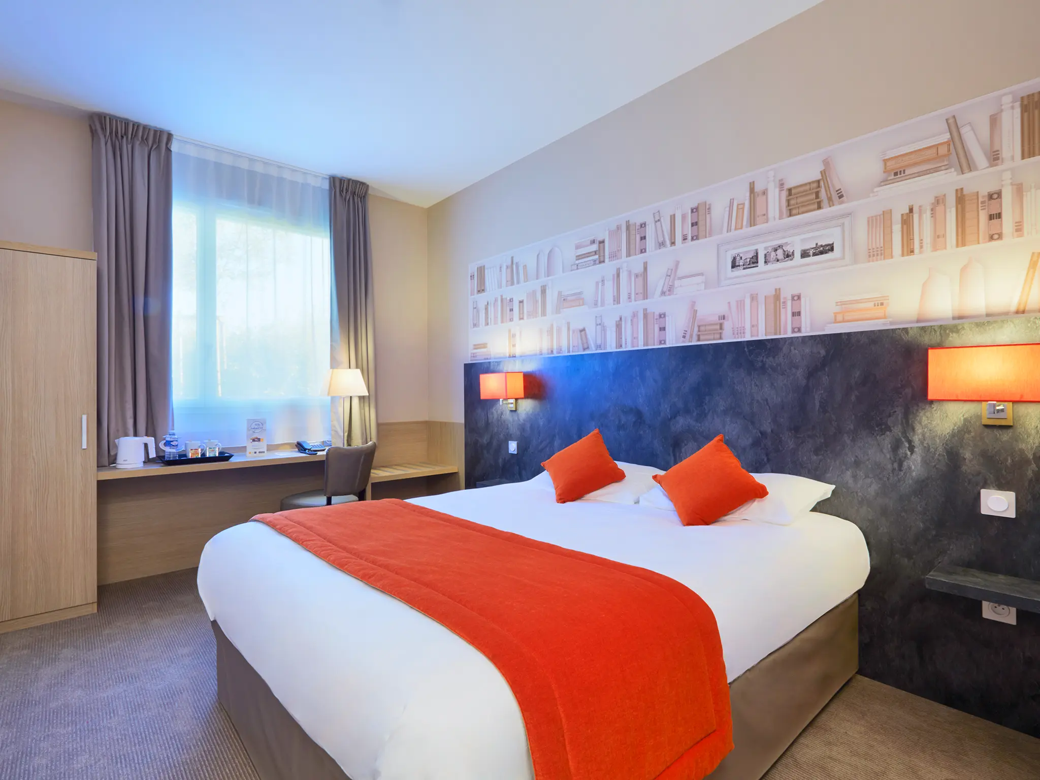 Chambre double confortable à l’hôtel Kyriad Beaucouzé, hébergement 3 étoiles à proximité d’Angers