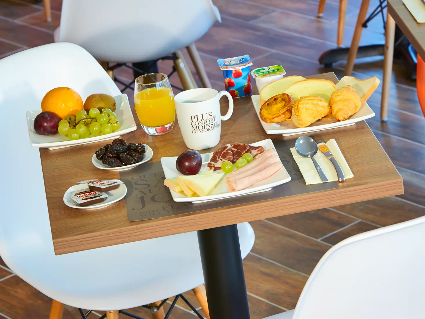 Repas servi à l’hôtel Kyriad Beaucouzé, service de restauration pour les clients de l’hôtel