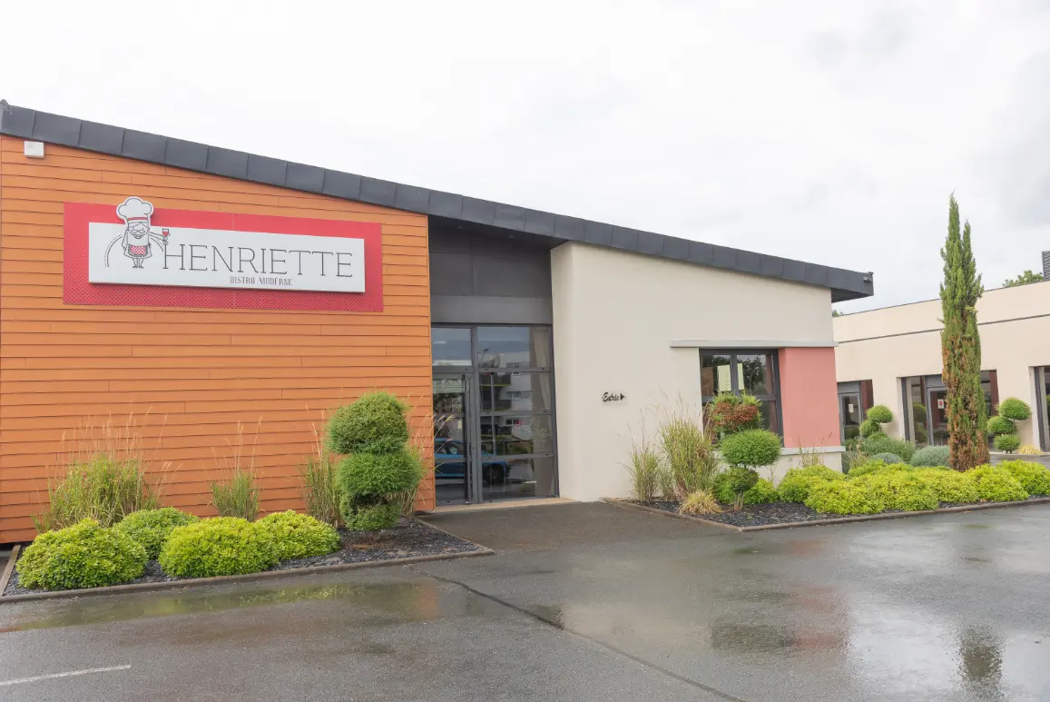 Devanture du restaurant Henriette à Beaucouzé, façade accueillante